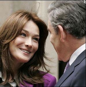 Carla Bruni charms UK with fashion diplomacy