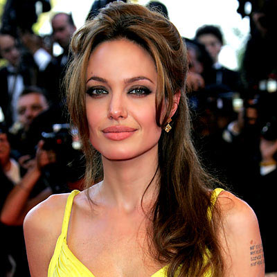 Angelina Jolie กับลุคที่หลายหลากของเธอตั้งแต่เข้าวงการ - แฟชั่น - แต่งหน้า - แฟชั่นคุณผู้หญิง - แฟชั่นดารา - เคล็ดลับ - เทรนด์ใหม่ - อินเทรนด์ - ความงาม - นางแบบ - ทรงผม - Celeb Style - แฟชั่นวัยรุ่น - กระเป๋า