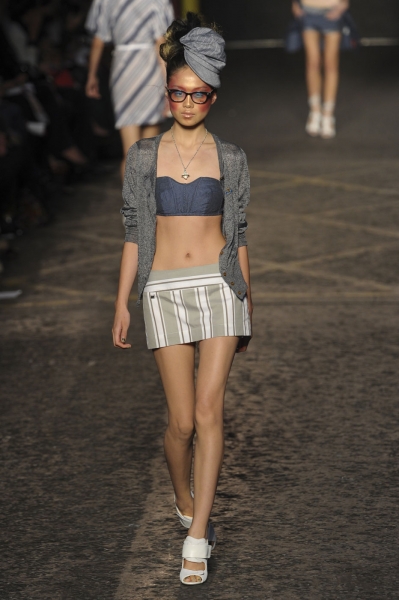 Vivienne Westwood โชว์ความน้อยใน London Fashion Week 2012 - Vivienne Westwood - London Fashion Week - แฟชั่นคุณผู้หญิง - แฟชั่นโชว์