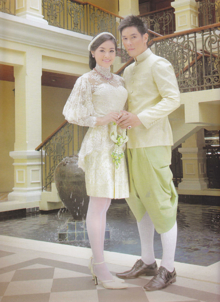 แบบแฟชั่น"ชุดไทยแต่งงาน" สวยสง่าทั้งบ่าวสาว - แฟชั่นแต่งงาน - ชุดไทยแต่งงาน - แบบชุดไทย - ชุดไทยคู่บ่าวสาว