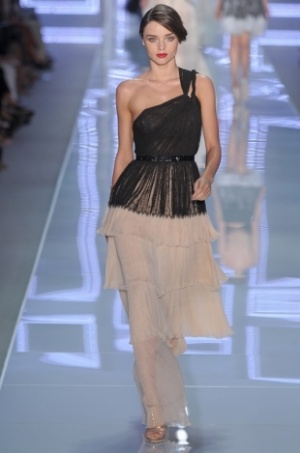 Romantic & Vintage in Christian Dior Spring 2012 - Women's Wear - Fashion Show - Christian Dior