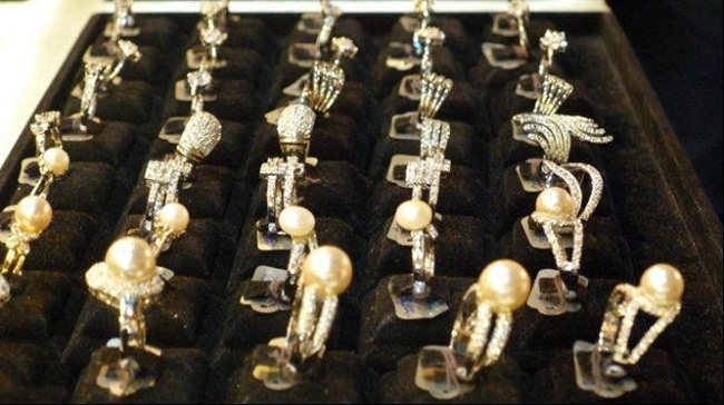 ASHITA DIAMOND : เครื่องระดับราคากันเอง - จิวเวลรี่ - สร้อย - แหวน - เครื่องประดับ - มุก