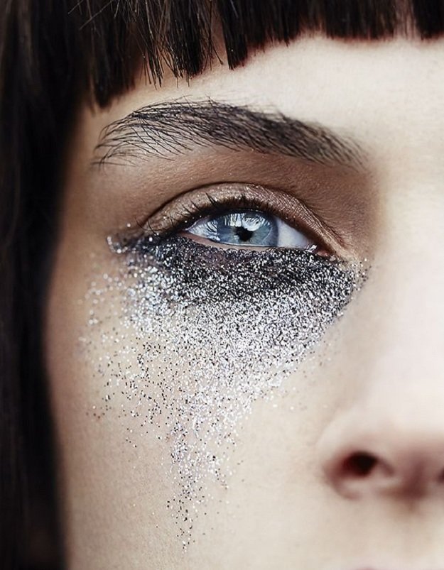 มาดูเทรนด์ Makeup Glitter Tears