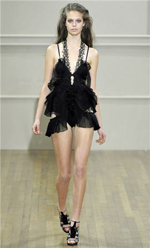 Julien Macdonald: soft, still sexy - Fashion - Macdonald - Julien Macdonald - Fashion Show - New York - Fashion Week