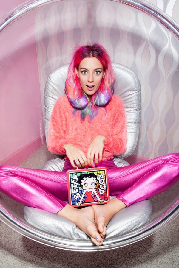Neon Style: phong cách thời trang trẻ trung từ lookbook quà tặng Nasty Gal
