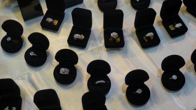 ASHITA DIAMOND : เครื่องระดับราคากันเอง - เครื่องประดับ - มุข - แหวน - สร้อย - จิวเวลรี่