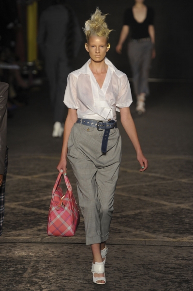 Vivienne Westwood โชว์ความน้อยใน London Fashion Week 2012 - Vivienne Westwood - London Fashion Week - แฟชั่นคุณผู้หญิง - แฟชั่นโชว์