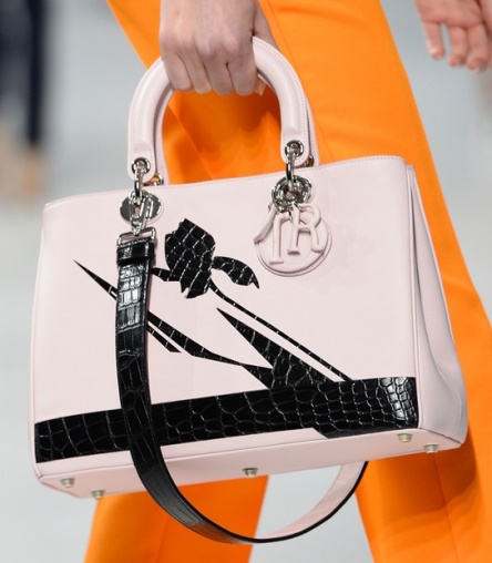 Những chiếc túi xách hoa lá tinh tế trong BST Dior Cruise 2014 - Dior Cruise 2014 - Thời trang nữ - Bộ sưu tập - Nhà thiết kế - Thời trang - Phụ kiện - Túi xách