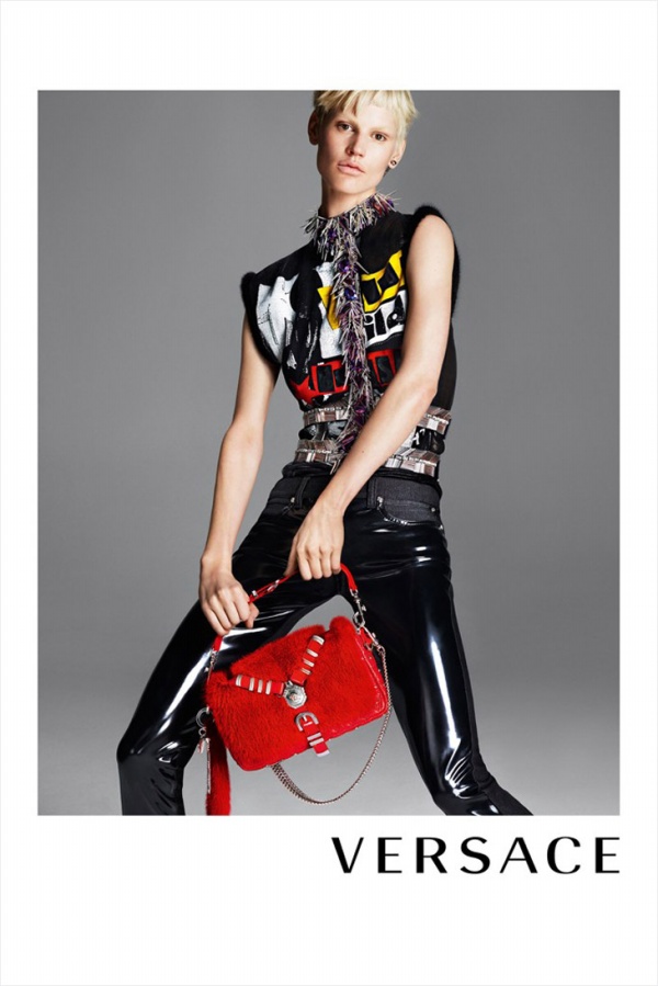 Kate Moss & Saskia de Brauw chụp ảnh cực thu hút trong chiếm dịch quảng cáo Versace Thu / Đông 2013. - Kate Moss - Saskia de Brauw - Versace - Thu / Đông 2013 - Tin thời trang - Người mẫu