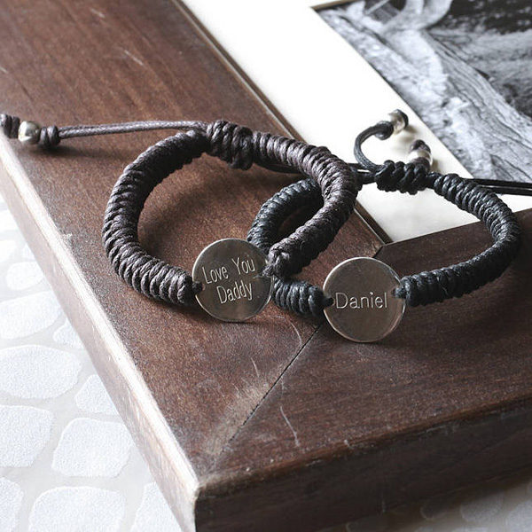 ไอเทมสุดเท่! "สร้อยข้อมือ" สำหรับหนุ่ม ๆ ทุกไลฟ์สไตล์ - เครื่องประดับ - แฟชั่นคุณผู้ชาย - สร้อยข้อมือ - ไอเทมสุดเท่ - สร้อยข้อมือสายโลหะ - สร้อยข้อมือสายหนัง - สร้อยข้อมือเชือกถัก
