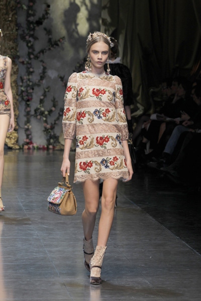หรูหรา สะท้อนอารมณ์ความเป็นหญิงกับแฟชั่นเสื้อผ้า ของ Dolce & Gabbana - Dolce & Gabbana - คอลเลคชั่นล่าสุด - แฟชั่นเสื้อผ้า - แบรนด์เนม - ซีทรู ผ้าลูกไม้ - เสื้อผ้าผู้หญิง - แฟชั่นโชว์