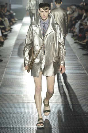 อุ้ย..ตาย ว๊ายกรี๊ด!! ผู้ชายก็ใส่ Mini Shorts!! - Raf Simons - Mugler - Lanvin - Hardy Amies - แฟชั่นคุณผู้ชาย