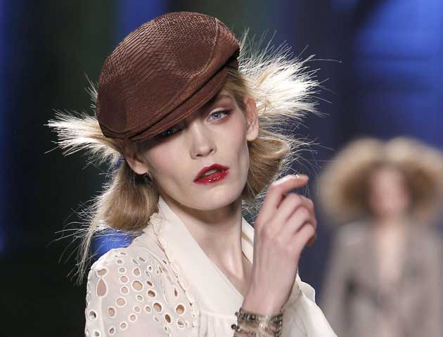 Runway Beauty: Dior Fall/Winter 2010 - Dior - Fall/Winter 2010