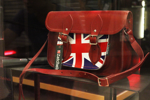 กระเป๋าทรง Satchel มีเสน่ห์สุดคลาสสิก สไตล์อังกฤษ