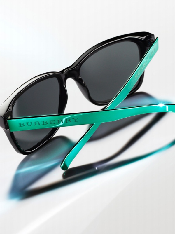 Chạm gần hơn BST Eyewear Spark cực thời trang của Burberry - Burberry - Mắt kính - Bộ sưu tập