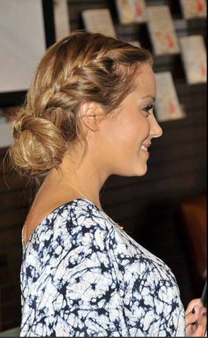 8 Hairstyles to rock at the beach and beyond - Hair
