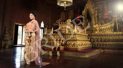 ชุดไทยประยุกต์ กับ สาวหน้าไทย ปุ๊กลุ๊ก ฝนทิพย์ - Bride Magazine - แฟชั่นแต่งงาน - ฝนทิพย์ วัชรตระกูล - ชุดไทย