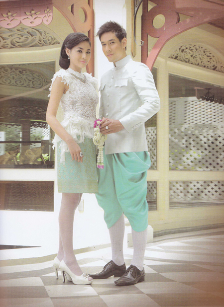 แบบแฟชั่น"ชุดไทยแต่งงาน" สวยสง่าทั้งบ่าวสาว - แฟชั่นแต่งงาน - ชุดไทยแต่งงาน - แบบชุดไทย - ชุดไทยคู่บ่าวสาว