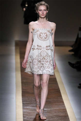 Princesses from Valentino Spring 2012 RTW - Fashion Show - Valentino