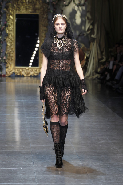 หรูหรา สะท้อนอารมณ์ความเป็นหญิงกับแฟชั่นเสื้อผ้า ของ Dolce & Gabbana
