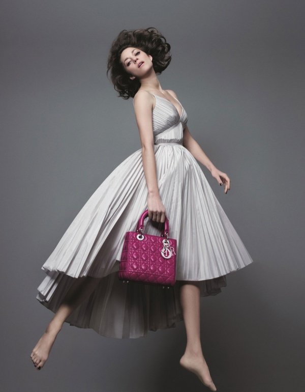Siêu mẫu Marion Cotillard kiêu sa trong QC Lady Dior
