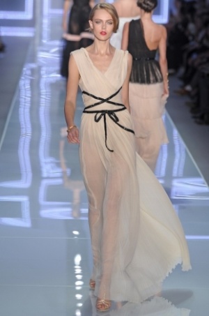 Romantic & Vintage in Christian Dior Spring 2012 - Women's Wear - Fashion Show - Christian Dior