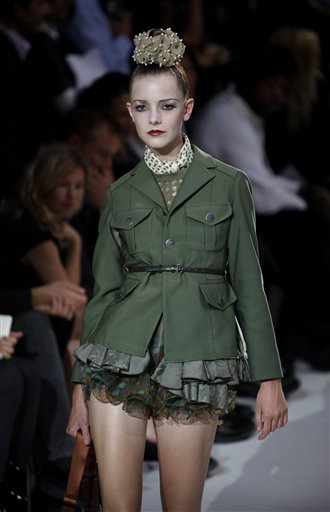 Marc Jacobs pushes fashion toward femininity - Marc Jacobs