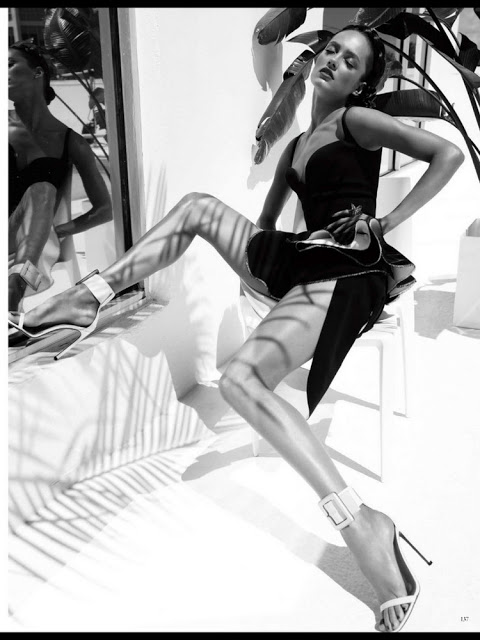 Karmen Pedaru quyến rũ gọi hè trên bìa tạp chí Vogue Đức tháng 6/2013. - Karmen Pedaru - Người mẫu - Tin thời trang - Thời trang