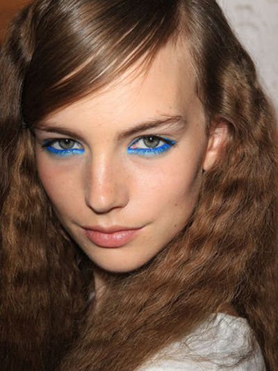 อายไลน์เนอร์สีฟ้ากรีดตาให้สวยสดใส สุดเทรนด์! - อายไลน์เนอร์สีฟ้า - เมคอัพ - แต่งหน้า - กรีดตาสีฟ้า - อายแชโดว์ - แต่งตา - กรีดอายไลเนอร์
