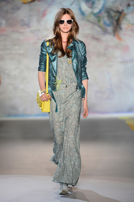 Mạnh mẽ nhưng không kém phần nữ tính với BST Patrizia Pepe Xuân / Hè 2013. - Patrizia Pepe - Xuân / Hè 2013 - Nhà thiết kế - Thời trang