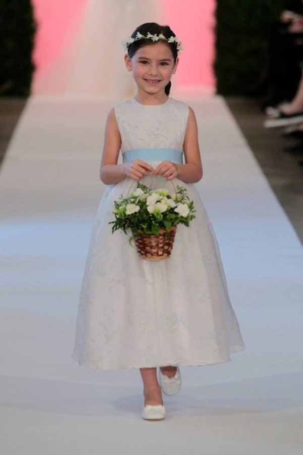 Cô dâu yêu kiều với áo cưới Xuân 2015 của Oscar de la Renta - Oscar de la Renta - Áo Cưới - Thời trang cưới - Bộ sưu tập - Xuân 2015 - Nhà thiết kế