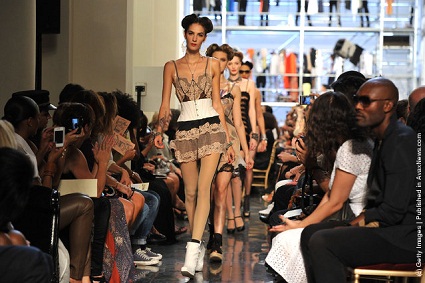 Jean Paul Gaultier Runway: Paris Fashion Week Spring Summer 2012 - Jean Paul Gaultier - แฟชั่น - แฟชั่นโชว์