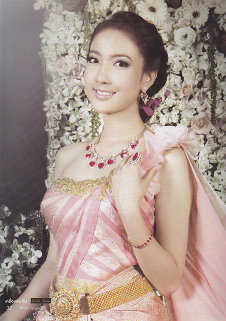 สง่างาม!! แบบ"ชุดไทยแต่งงาน" สำหรับคู่บ่าวสาว