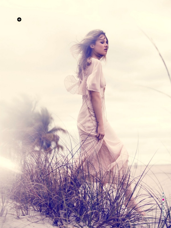 Thời trang hè trên tạp chí Cosmopolitan Anh tháng 8/2013. - Đi biển - Thời trang nữ - Alicia Roundtree.