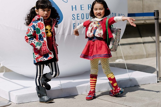The Best Street Style Pics From Seoul Fashion Week - แฟชั่น - อินเทรนด์ - การแต่งตัว - เทรนด์ใหม่ - เทรนด์แฟชั่น - แฟชั่นเสื้อผ้า - แฟชั่นเด็ก - แฟชั่นคุณหนู