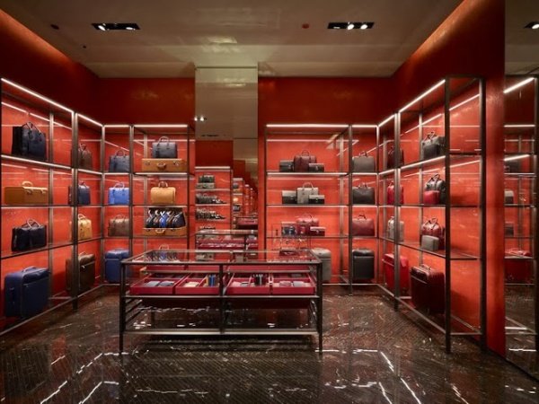 Prada khai trương cửa hàng mới ở Barcelona