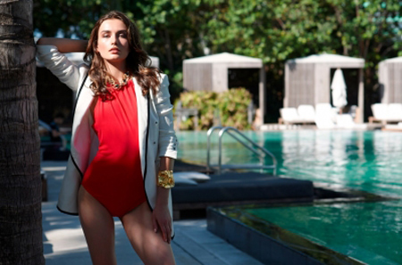 ชุดว่ายน้ำสวยเก๋สไตล์เรโทรบนปก Vogue บราซิล - Vogue - นางแบบ - นิตยสาร - ชุดว่ายน้ำ