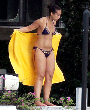 ‘อลิเซีย คีย์ส’ เซ็กซี่หลังคลอดในชุดบิกินี่ - อลิเซีย คีย์ส - ชุดว่ายน้ำ
