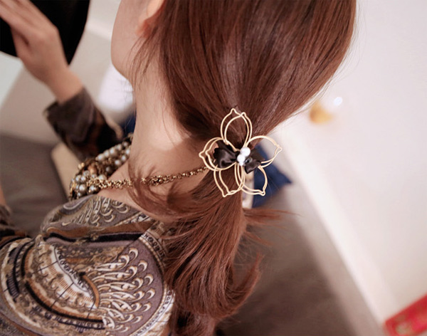 เริ่ด!! ไอเทมลายดอก ผ้าพันคอ สร้อย หมวก ที่มัดผม สวยแจ่ม!! - Accessories - เครื่องประดับ - แฟชั่นลายดอก - ไอเทมลายดอก - ผ้าพันคอ - หมวก - สร้อยคอ - ที่คาดผม