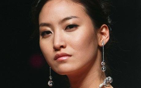 Supermodel Daul Kim found hanged after posting web messages