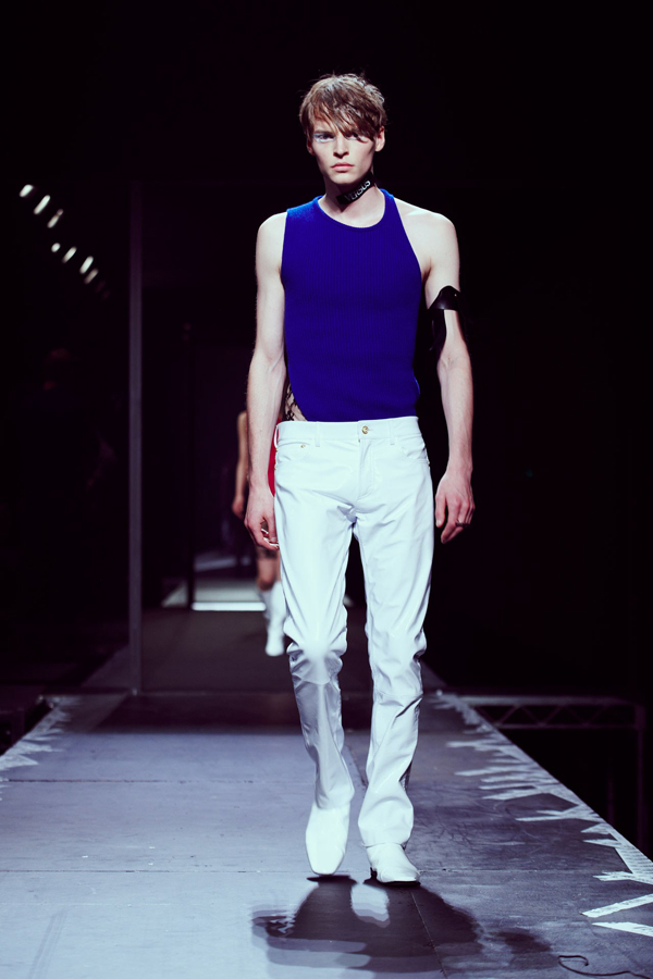 Versus và NTK JW Anderson ra mắt BST cá tính dành cho bạn trẻ - JW Anderson - Versus - Bộ sưu tập - Nhà thiết kế - Thời trang - Thời trang nữ - Thời trang nam