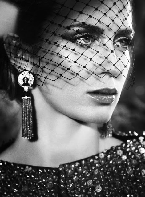 Emily Blunt tạo dáng quý phái trên tạp chí InStyle Mỹ tháng 5/2013. - Emily Blunt - Phong cách sao - Tin thời trang - Thời trang