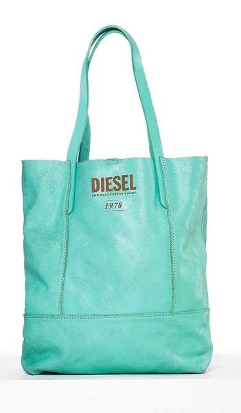 Túi xách sáng màu đón mùa xuân hè của Diesel