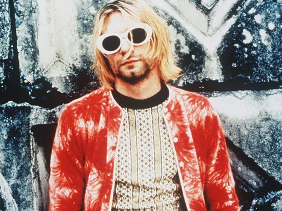 แว่นทรง “Kurt Cobain” เจ้าพ่อแฟชั่นสไตล์กรันจ์ สู่ไอเท็มโปรดของเหล่าเซเลบ - แฟชั่น - แว่นตา - อินเทรนด์ - เทรนด์แฟชั่น - การแต่งตัว - เทรนด์ใหม่ - แฟชั่นวัยรุ่น