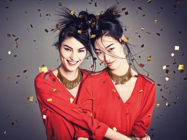 Sui He và Tian Yi đỏ thắm cùng quảng cáo thời trang năm mới của H&M [PHOTOS] - Sui He - Tian Yi - H&M - Thời trang nữ - Hình ảnh - Người mẫu - Thư viện ảnh - Thời trang