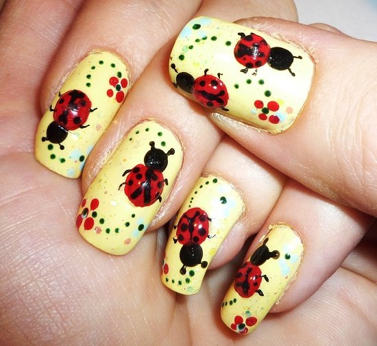Ladybug Nails เล็บสวยเรียบแต่สะดุดตา