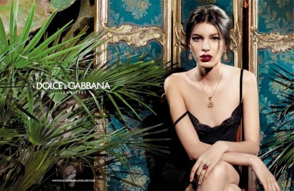 Katie King quý phái cùng quảng cáo trang sức Baroque của Dolce & Gabbana [PHOTOS] - Katie King - Baroque - Dolce & Gabbana - Trang sức - Nhà thiết kế - Thời trang - Hình ảnh - Người mẫu